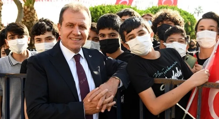 Mersin’de Coşkulu Cumhuriyet Bayramı Kutlamasına yediden yetmişe herkes katıldı