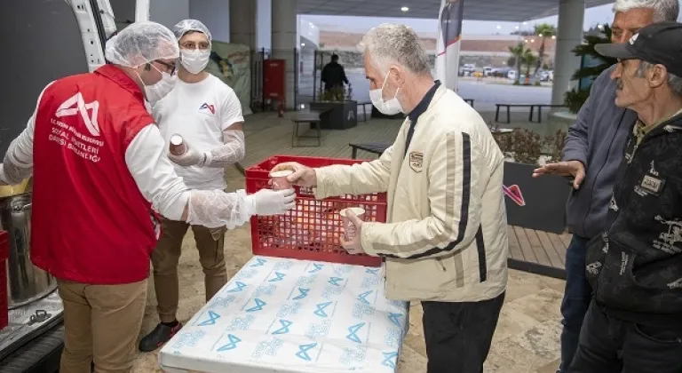 Mersin’de Yolcular İftar Saatinde Çorba İle Karşılanıyor