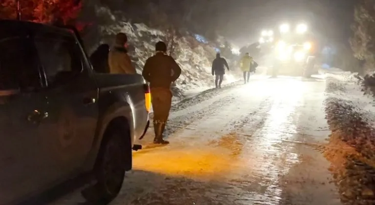 Mersin'in Mut İlçesinde Kar Yağışı ve Tipi: Mahsur Kalan Vatandaşlara Kurtarma Operasyonu