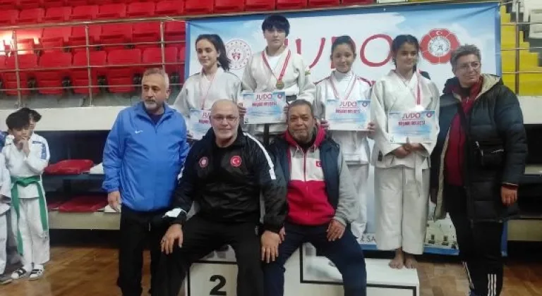 Mersinli Judocu Irmak ve Yağmur Avcı kardeşler şampiyon oldu