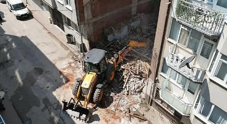 Metruk Binalar Birer Birer Yıkılıyor