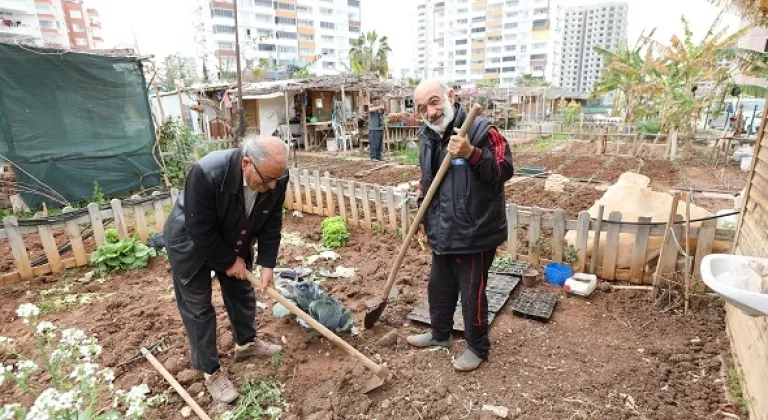 Mezitli Belediyesi Hobi Bahçesinde Bahar Hareketliliği