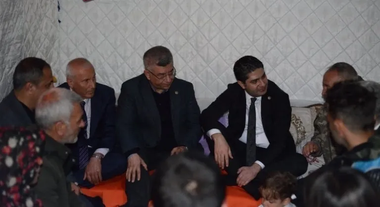 MHP'li Özdemir Kahramanmaraş'ta depremzede vatandaşlarla iftar yaptı