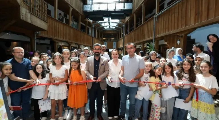 Minik sanatçılardan müzelik eserler