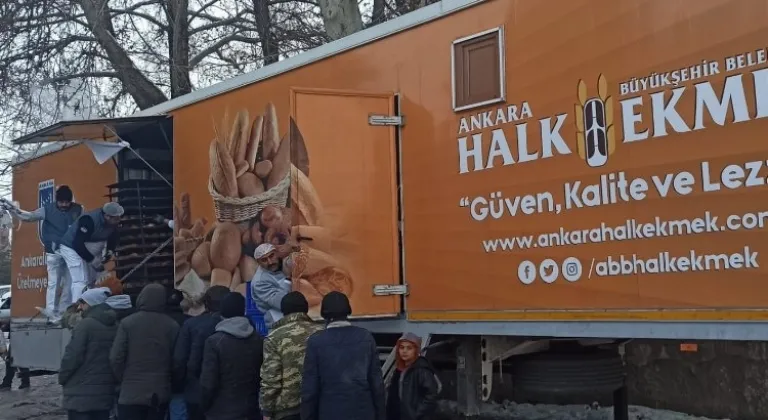 Mobil fırınlardan depremzedelere sıcak ekmek