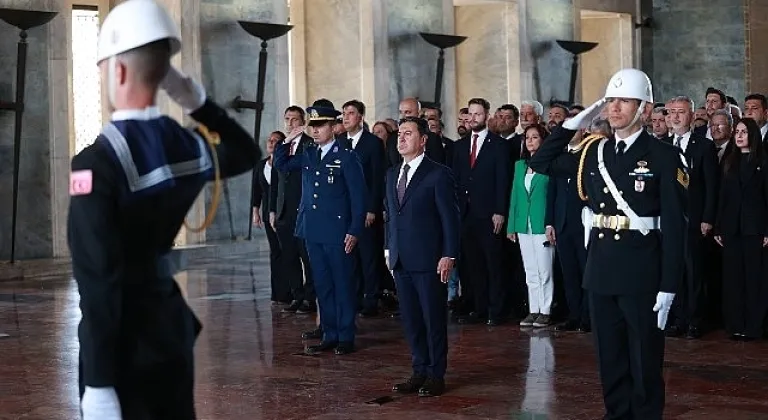 Muğla Büyükşehir Belediye Başkanı Ahmet Aras 30 Ağustos Zafer Bayramı'nı kutlayan bir mesaj yayımladı