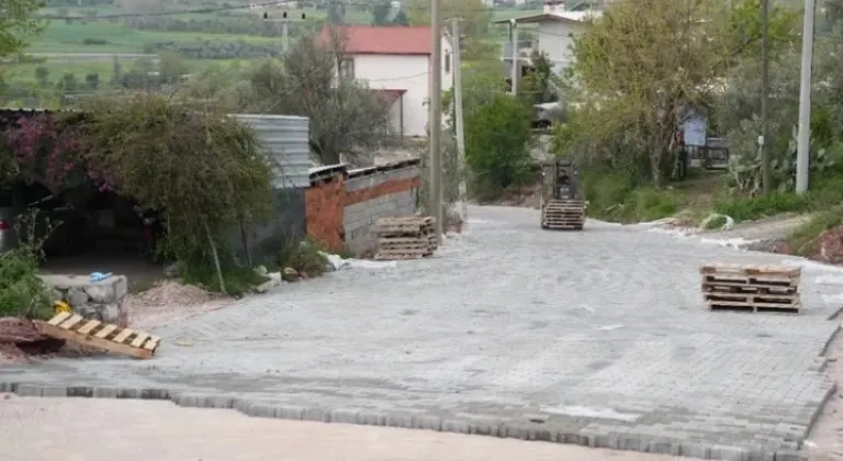 Muğla Dalaman’da Başkan Durmuş, Parke Döşeme Çalışmalarını Yerinde İnceledi