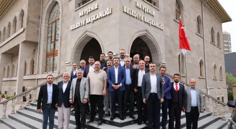 Muhtarlardan Başkan Arı'ya İçten 'Hayırlı Olsun' Ziyareti