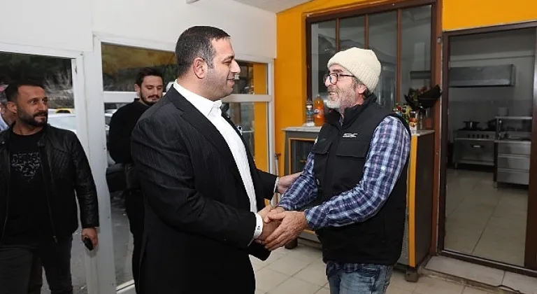 Narlıdere Belediye Başkanı Erman Uzun, Küçük Esnaf Sanayi Sitesi'nde bölge esnafı ve vatandaşlarla bir araya gelerek talep ve önerileri dinledi