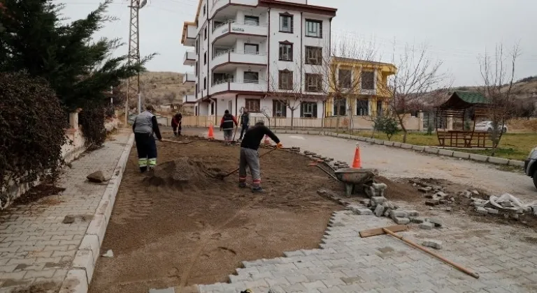 Nevşehir Belediyesi yol bakım ve onarım çalışmalarına devam ediyor.