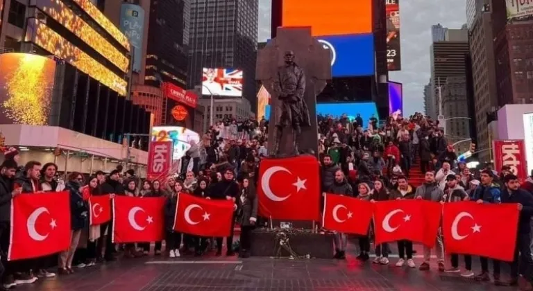 New York'ta Depremzedeler böyle anıldı