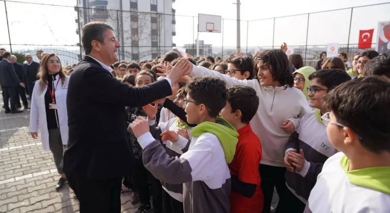 Öğrencilerden Başkan Tutdere’ye duygulandıran karşılama  - Videolu Haber
