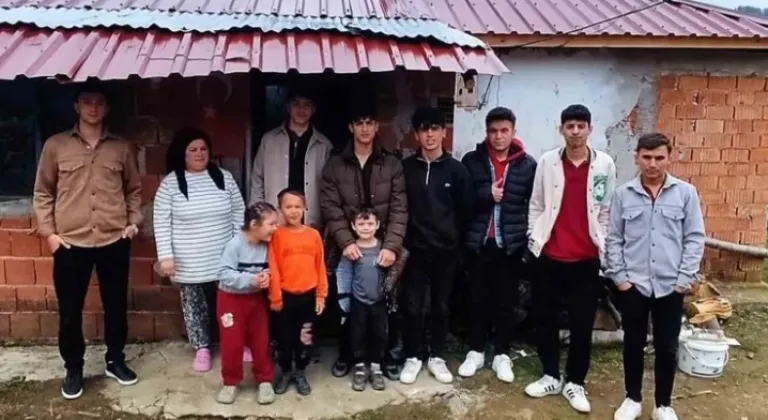 Ordulu Öğrenciler, İhtiyaç Sahibi Ailelerin Elektrik Tesisatlarını Yeniledi