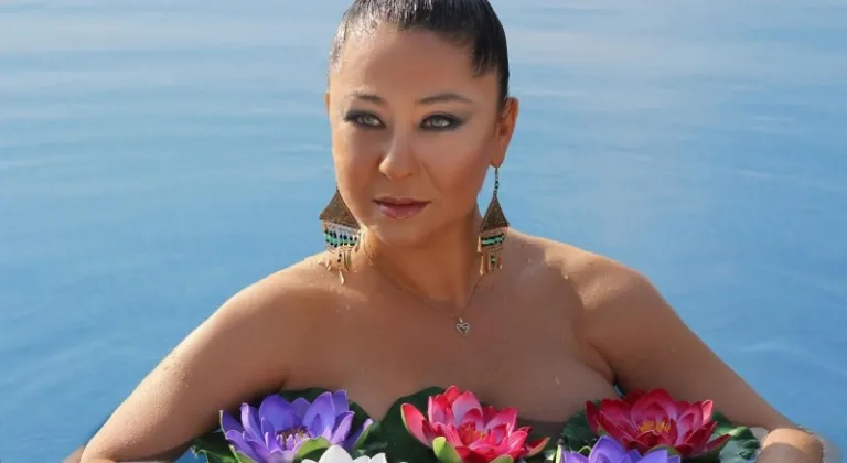Ornella Mutti Pozu