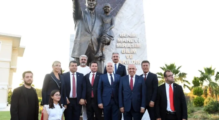 Osmangazi Belediyesi Girişine Atatürk Anıtı Dikildi
