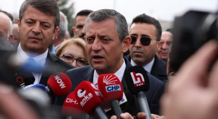 Özgür Özel Adıyaman'da: 'Yunanistan adaları boşalttı, Türkiye hiçbir şey yokmuş gibi davranıyor'