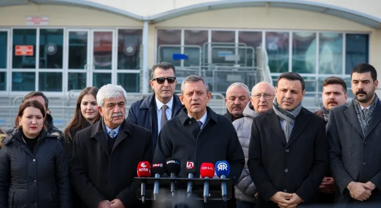 Özgür Özel Silivri'de: 'Ümit Özdağ’ın Mücadelesinde Sonuna Kadar Yanındayız'