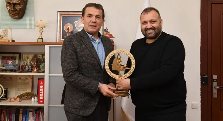 Özyiğit’e “ Yılın Kadını Destekleyen Belediye Başkanı” ödülü