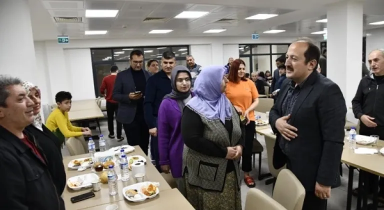 Pehlivan, Sahuru Depremzede Vatandaşlarla birlikte yaptı