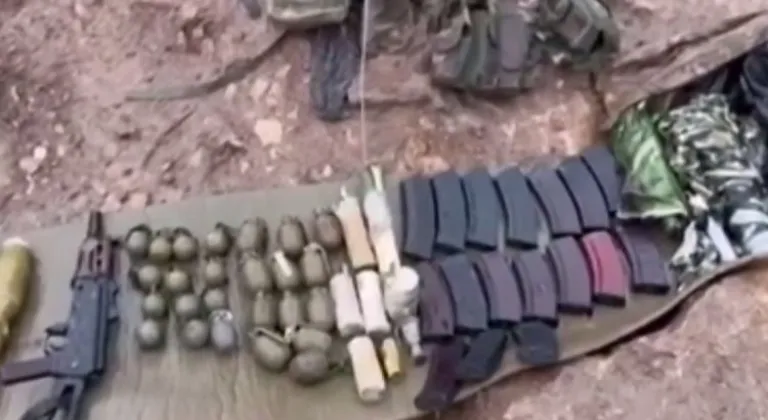 Pençe Kilit'te çok sayıda silah ve mühimmata el konuldu