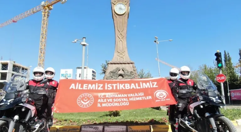 Polislerden anlamlı pankart