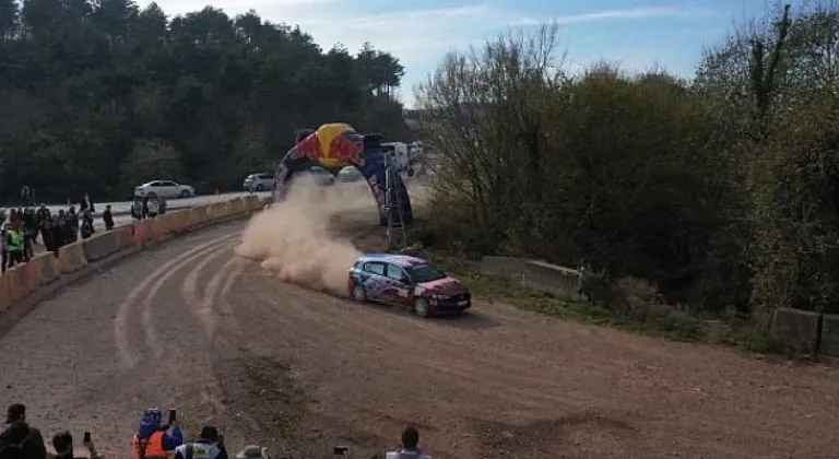 Ralli'nin yıldızları Kocaeli'de sahne aldı