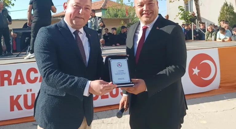 Recep Dural’a Karacaovalılardan teşekkür plaketi