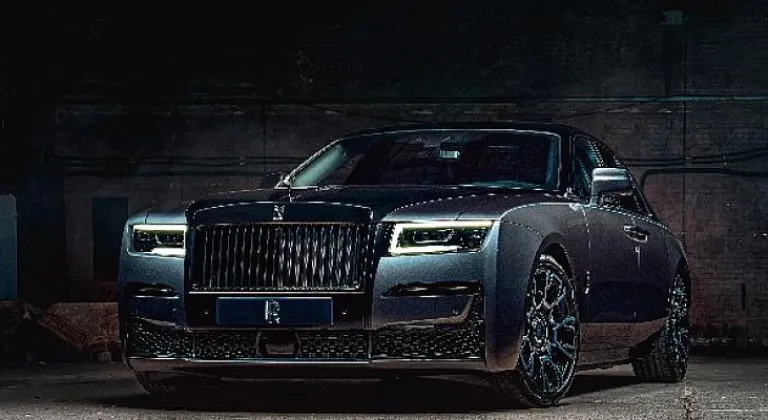 Rolls-Royce Black Badge Ghost otomobilini tanıttı