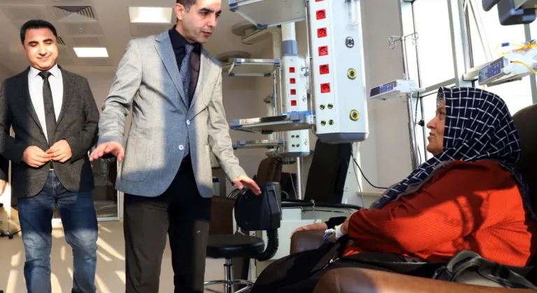 Sağlık Müdürü Prof.Dr. Mehmet Şirik, Onkoloji Merkezi'ndeki hastaları ziyaret etti  - Videolu Haber