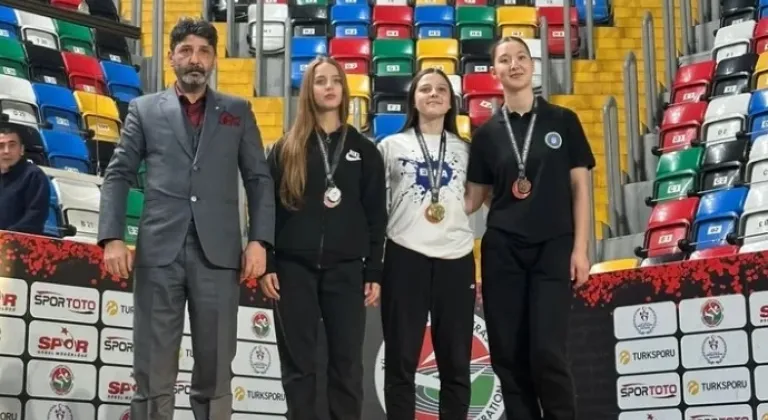 Sakarya Büyükşehir Atletizmde 3 Madalya Kazandı