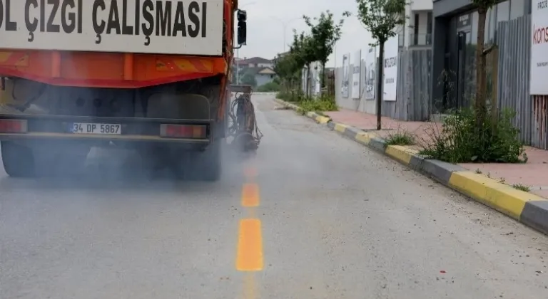Sakarya'da güvenli sürüş için 3 bin 528 kilometre yol çizgisi asfaltla buluşacak.