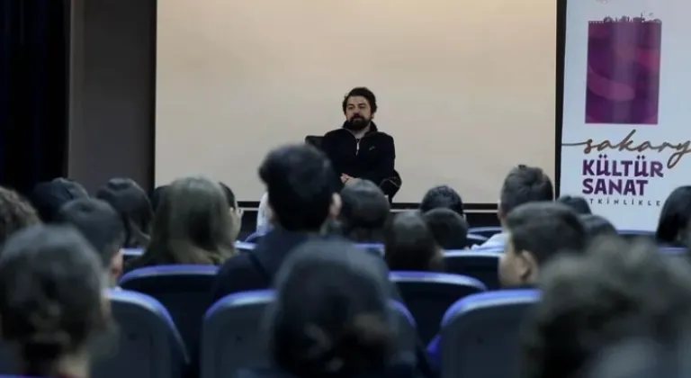 Sakarya’da Yazar Yanık, Edebiyatsever Gençlerle Buluştu