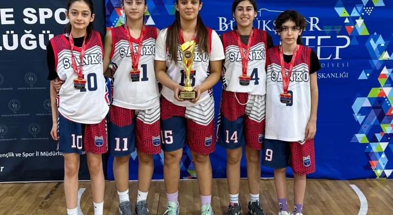 SANKO Okulları basketbolda üç kupa kazandı