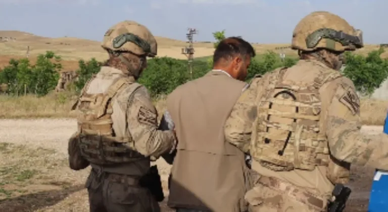 Şanlıurfa merkezli 6 ilde PKK/KCK-PYD/YPG operasyonu: 7 gözaltı  - Videolu Haber