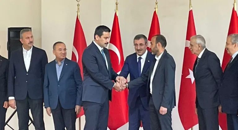 Şanlıurfa’da Cumhurbaşkanı Yardımcısı Yılmaz’ın katılımıyla Şenyaşar ve Yıldız aileleri barıştı