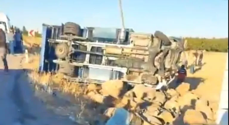 Şanlıurfa’da kamyonet ile otomobil çarpıştı: 6 yaralı