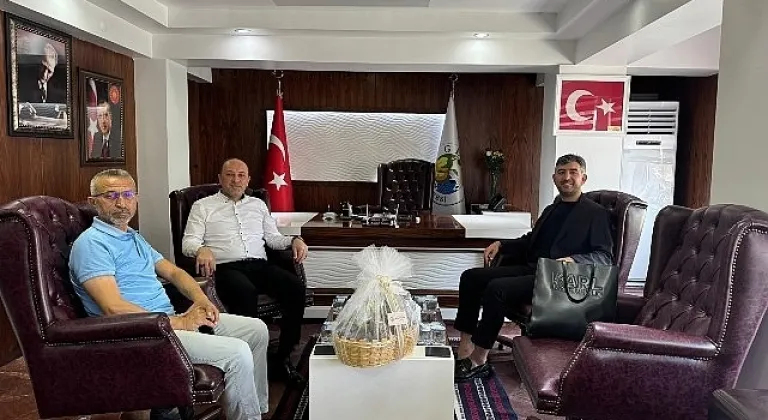 Sapanca Belediye Başkanı Nihat Arda Şahin, Geyve Belediye Başkanı Selçuk Yıldız'ı makamında ziyaret etti.