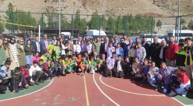 Sason Yücebağ Beldesinde Voleybol Turnuvası Düzenlendi