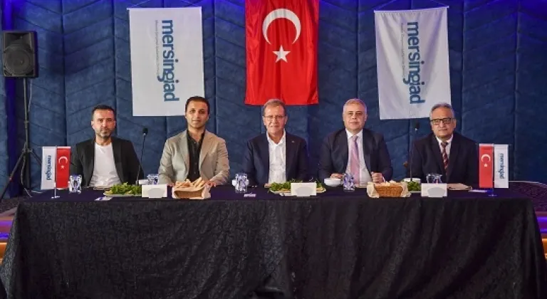 Seçer, MEGİAD yönetim kuruluyla bir arada