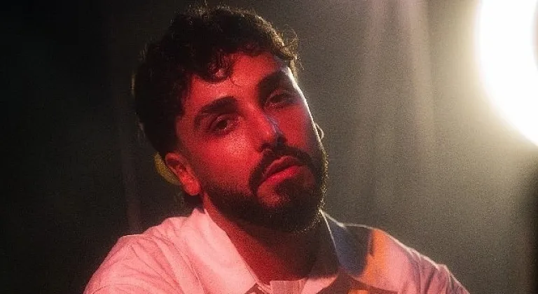 Sefo'nun Bursa Konserinde Romantik Sürpriz: Sahnede Evlilik Teklifi!