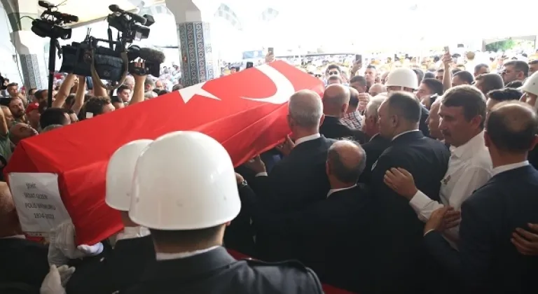 Şehİt Polis Sedat Gezer'in cenazesİnde gözyaşlari sel oldu