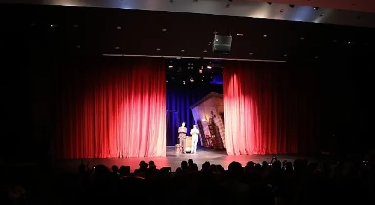 Şehrin Tiyatrosu Ataşehir Seyircisiyle İlk Kez Buluştu