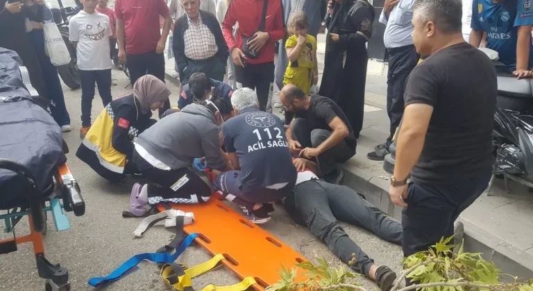 Seyir halindeki şahsın başına ağaç düştü  - Videolu Haber