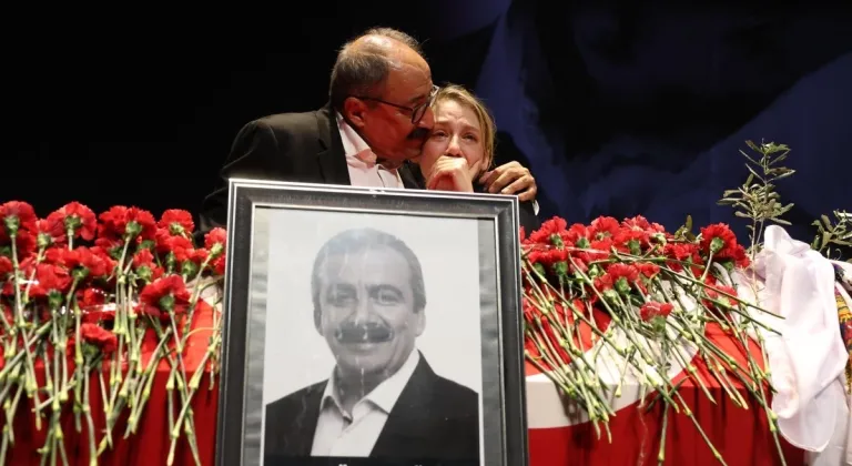 Sırrı Süreyya Önder son yolculuğuna uğurlandı: 'Umutlu kalabalıkta barışa benzer bir şey gördüm'