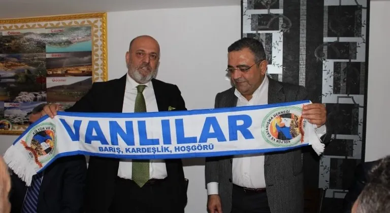 Siyaset ve iş insanları kahvaltıda buluştu