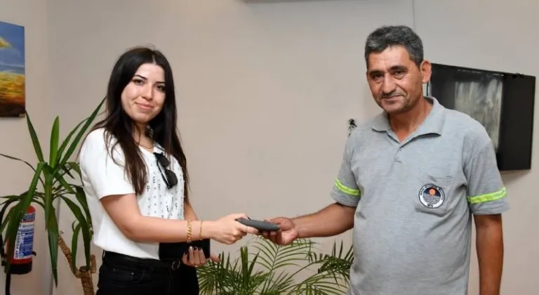 Sokakta Bulduğu Cüzdanı Sahibine ulaştırdı
