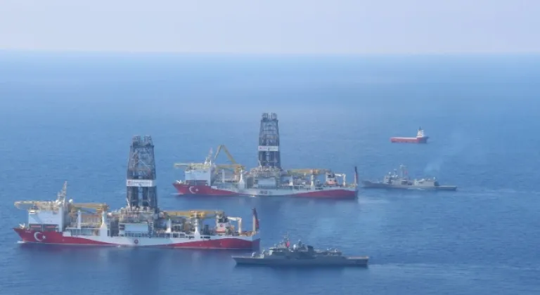 Sondaj Platformlarına Deniz Kuvvetleri Unsurları Refakat Ediyor