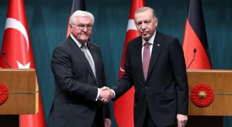 Tarihi Mektubun Birebir Basımı Almanya'ya Hediye Edildi