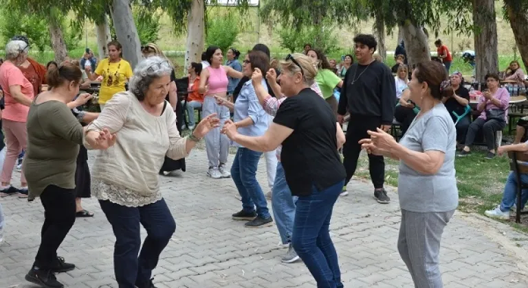 Tarsus Emekli Evi Üyeleri Gençlik Kampı’nda Doyasıya Eğlendi