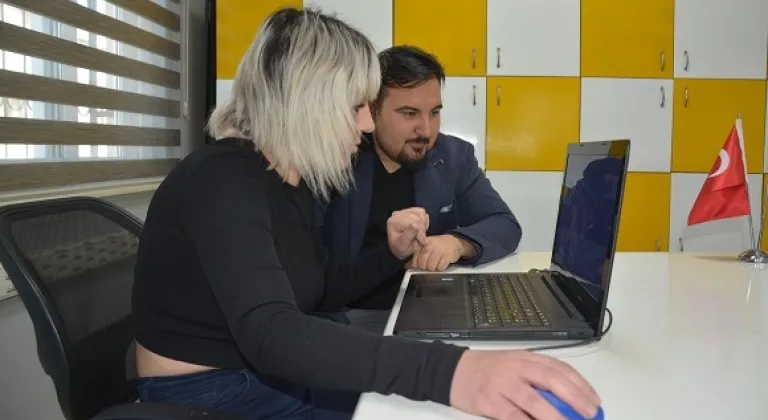 Tarsus Kadın ve Çocuk Bilim, Teknoloji Atölyesi’nde Photoshop Eğitimini Başarıyla Tamamladı